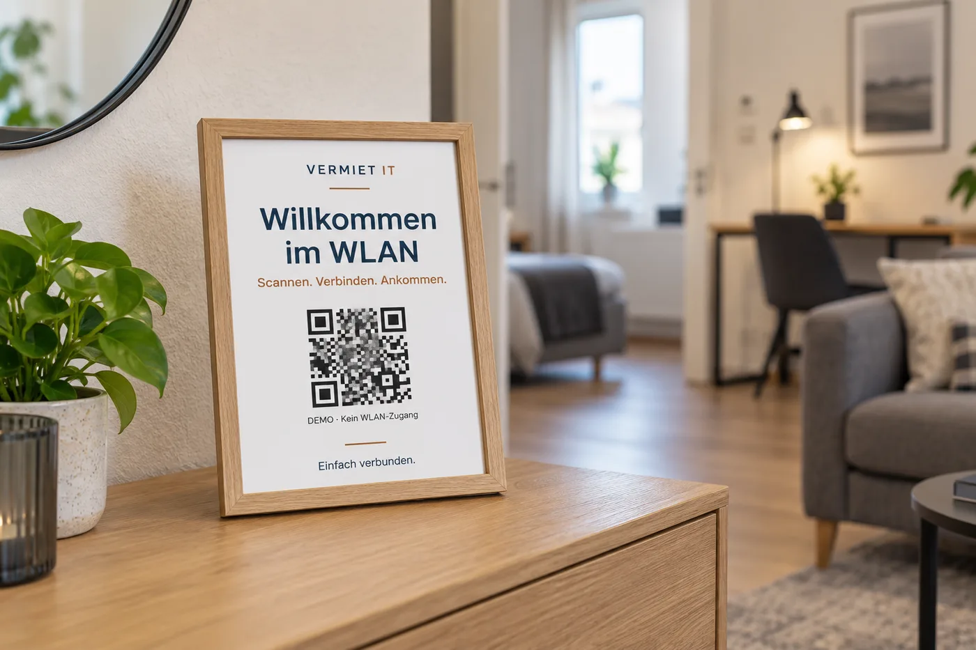 Generiertes Beispielbild: WLAN-Aushang im Holzrahmen mit QR-Code auf einer Kommode